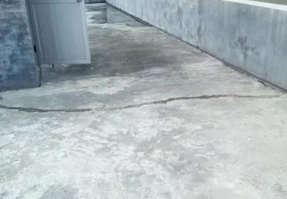 独山子楼顶漏水维修公司分享下如何解决卫生间隐蔽部位漏水的问题?